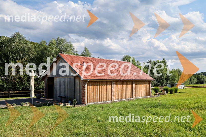 Piknik pod kozolcem na posestvu Štajerski cvet