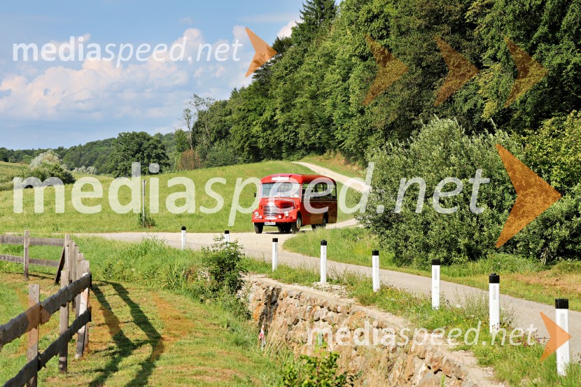 Piknik pod kozolcem na posestvu Štajerski cvet