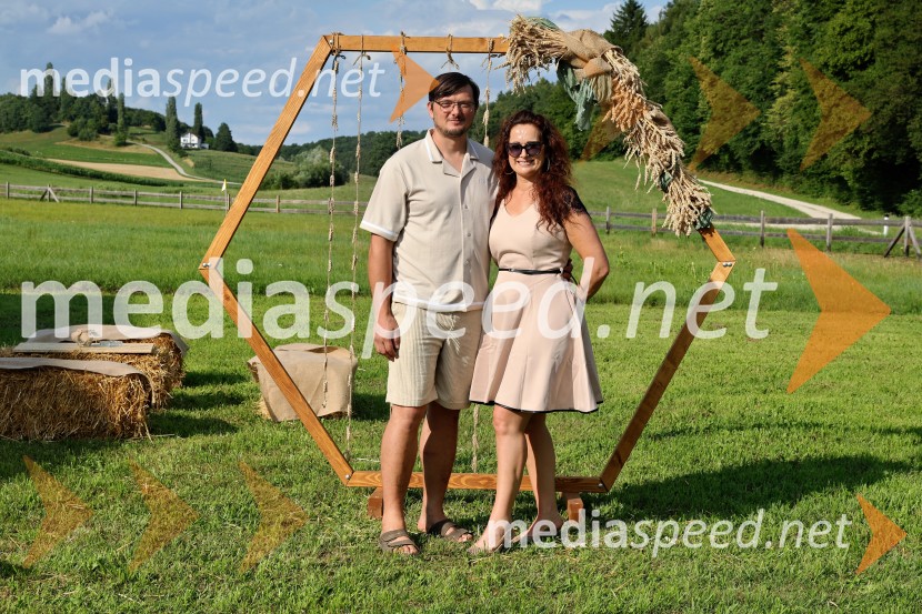 Piknik pod kozolcem na posestvu Štajerski cvet