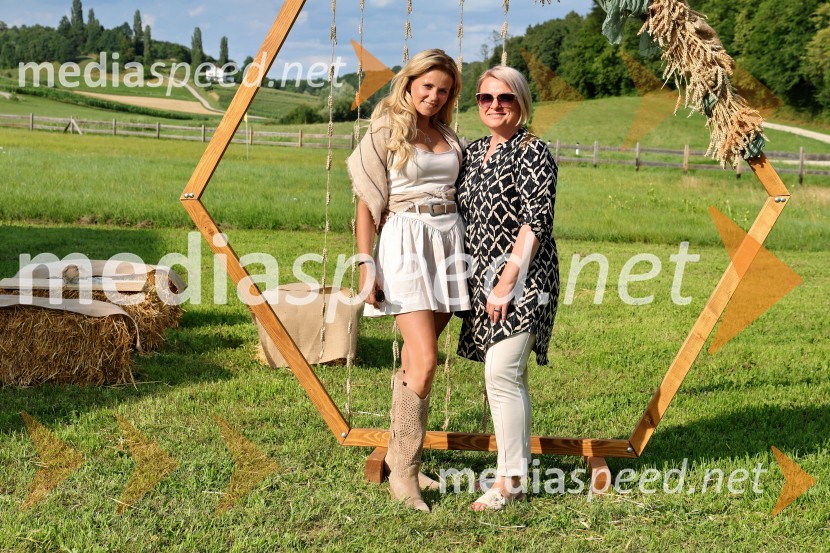  Vesna Kodrič, direktorica PureGlamur in organizatorica dogodkov - Kmetija Štajerski cvet;  ... Piknik pod kozolcem na posestvu Štajerski cvet