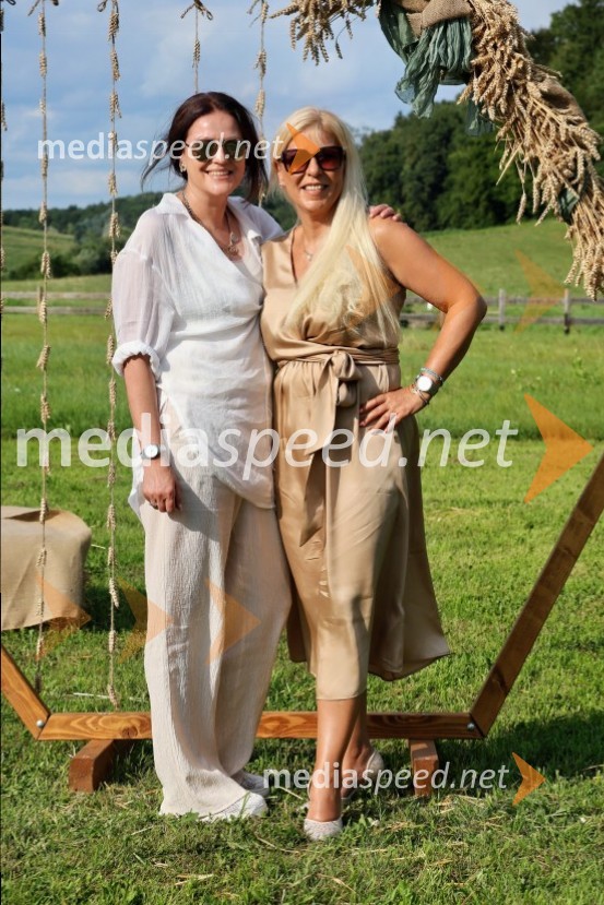 Piknik pod kozolcem na posestvu Štajerski cvet