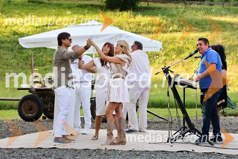 Piknik pod kozolcem na posestvu Štajerski cvet