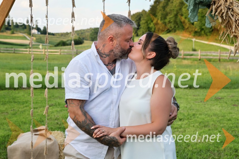  Miha Ornik, INK Tatto studio;  ... Piknik pod kozolcem na posestvu Štajerski cvet