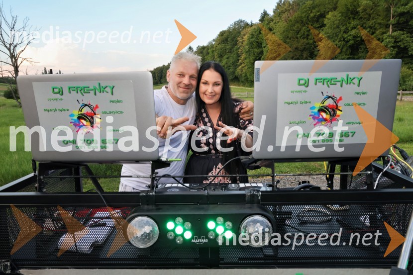  ... ;  Suzana Mally, pevka in voditeljicaPiknik pod kozolcem na posestvu Štajerski cvet