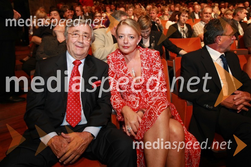 Walter Wolf, podjetnik in spremljevalka Edna Kernc40. Festival narečnih popevk 2009