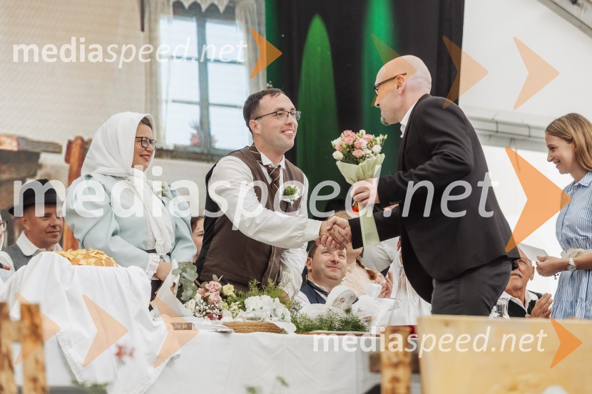  Anja Majoranc;  Matej Majoranc;  Miha  Mirt, direktor STIK LaškoPivo in cvetje 2025, ohcet in zaključna povorka