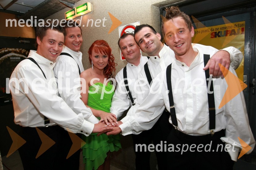 Maja Oderlap, pevka in spremljevalna skupina40. Festival narečnih popevk 2009