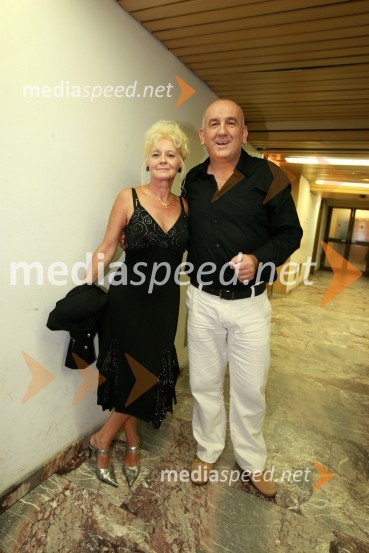 Lea Hlebec, pevka in Vlado Poredoš, skupina Orlek40. Festival narečnih popevk 2009