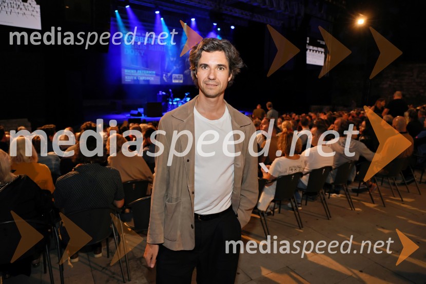  Luka Mesec, podpredsednik vlade in minister za delo, družino, socialne zadeve in enake možnostiRobben Ford in Chris Minh Doky, Ljubljana Festival