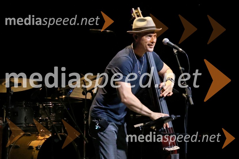  Chris Minh Doky, basistRobben Ford in Chris Minh Doky, Ljubljana Festival