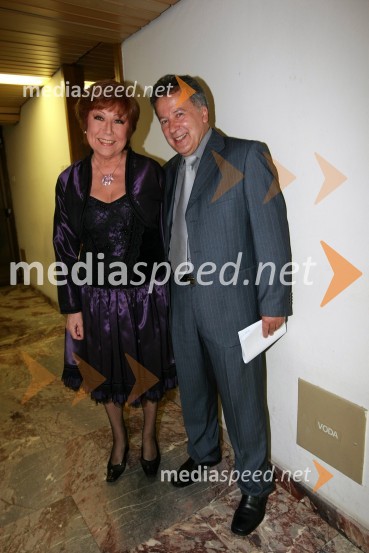 Lidija Kodrič, pevka in Zdravko Geržina, glasbena agencija Geržina40. Festival narečnih popevk 2009