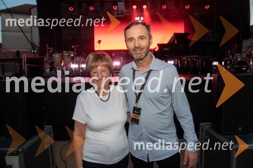  Manja Potočnik;  Mladen Delin, direktor festivala ArsanaMaksim Mrvica na Festivalu Arsana