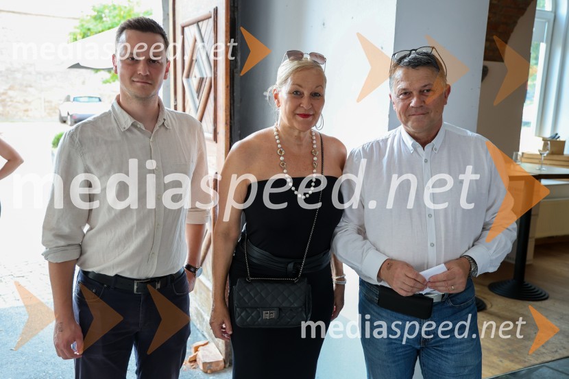  Urban Bratina;  Barbara Bratina;  Aljaž  Bratina, mestni svetnik MO MariborOtvoritev dvorane v Vinagu v slogu Velikega Gatsbyja
