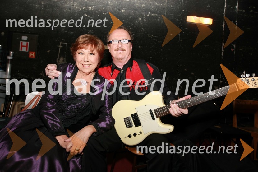 Lidija Kodrič, pevka in Tomaž Domicelj, pevec40. Festival narečnih popevk 2009