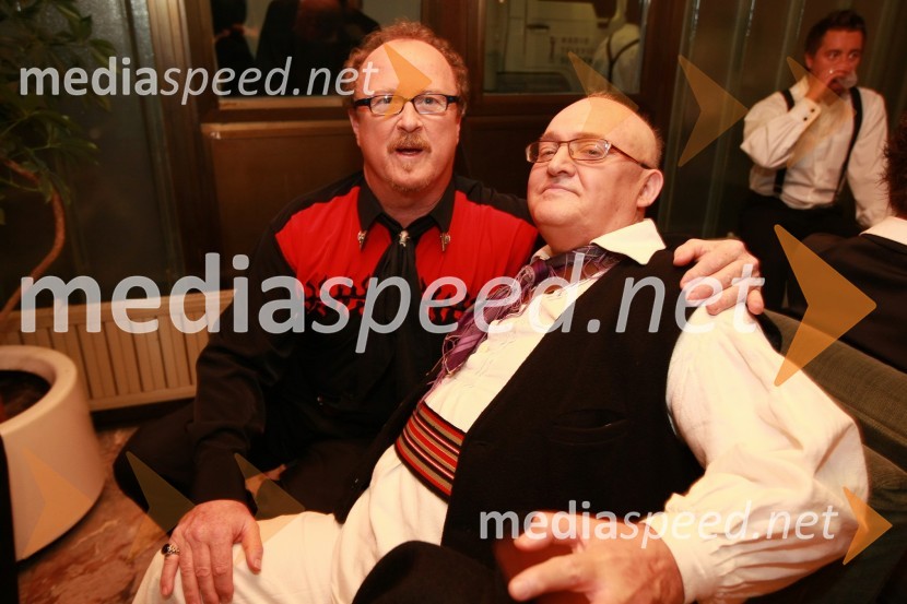 Tomaž Domicelj, pevec in Vasilij Vasko Polič, vrhovni sodnik ter član skupine Dupljak40. Festival narečnih popevk 2009