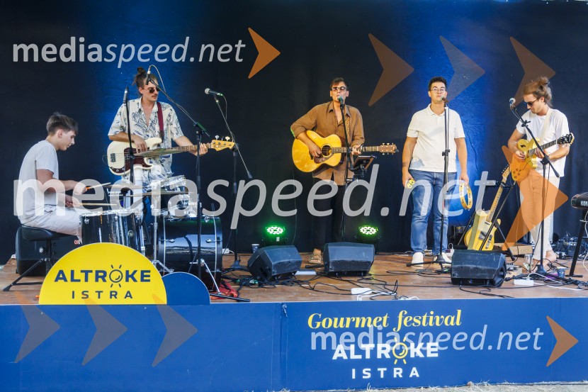 Skupina Žavbi Brothers Altroke Istria Gourmet Festival v Kubedu