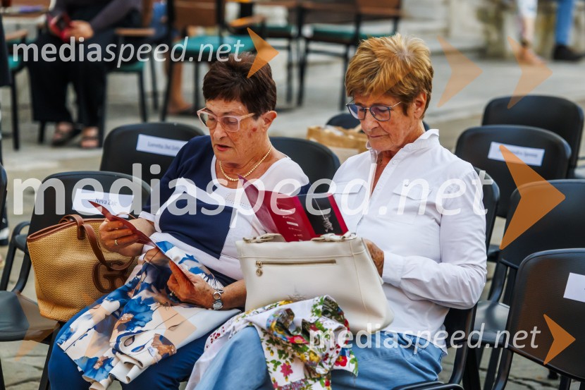  ... ; dr. Lucija Čok, Fakultete za humanistične vede, Univerza na Primorskem, nekdanja rektorica Univerze na PrimorskemOperni večer na Titovem trgu v Kopru