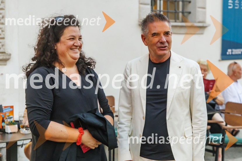 mag. Mojca Kleva Kekuš, evropska poslanka;  Giovanni Coviello, generalni konzul Republike Italije v KopruOperni večer na Titovem trgu v Kopru