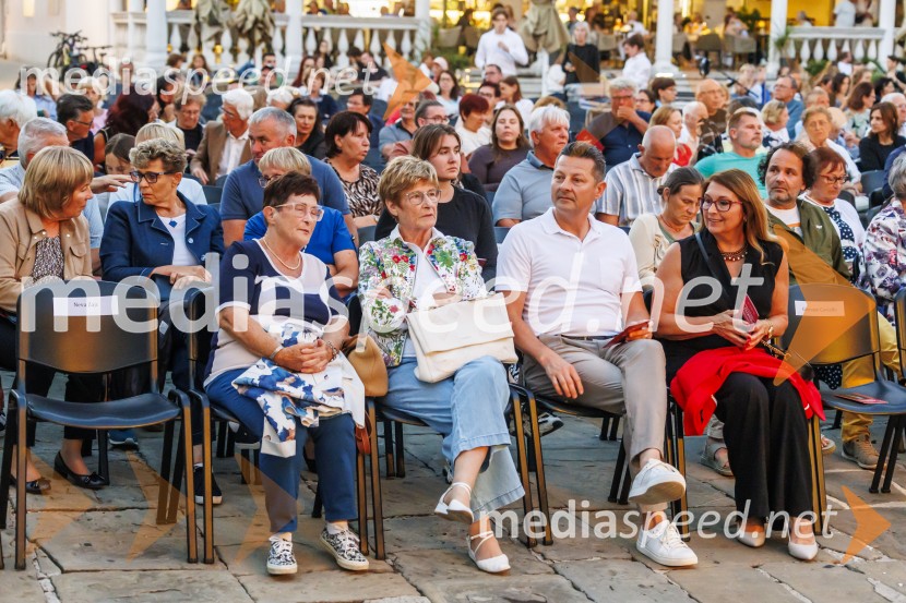  ... ; dr. Lucija Čok, Fakultete za humanistične vede, Univerza na Primorskem, nekdanja rektorica Univerze na Primorskem;  ... ;  ... Operni večer na Titovem trgu v Kopru
