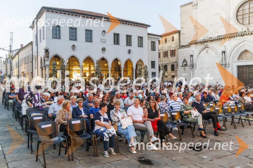 Operni večer na Titovem trgu v Kopru