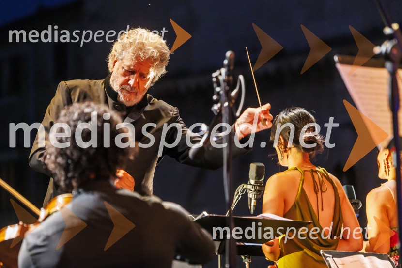  Alfredo Barchi, dirigentOperni večer na Titovem trgu v Kopru