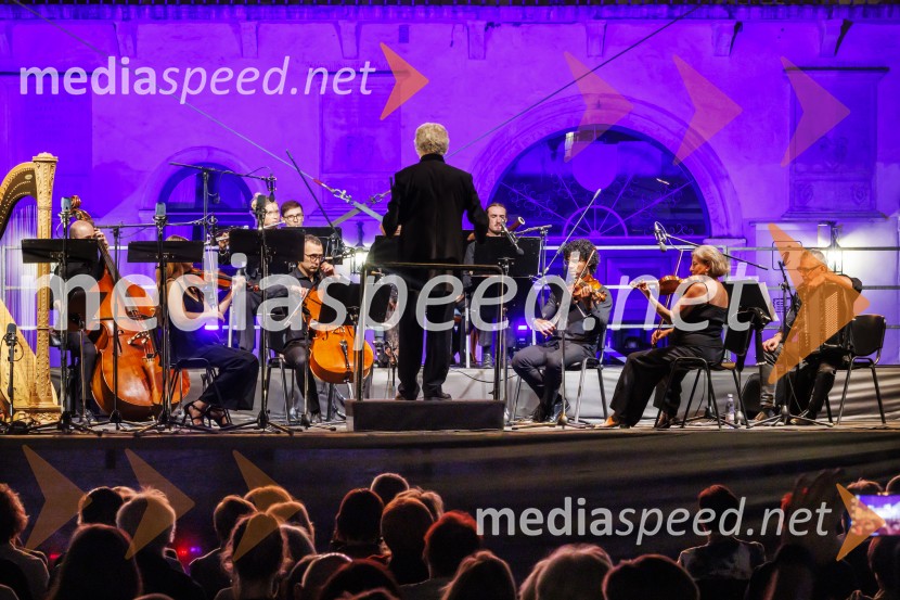 Operni večer na Titovem trgu v Kopru