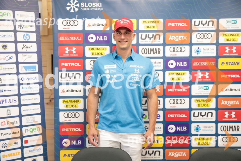  Žan Kranjec, smučarNovinarska konferenca Žana Kranjca in trenerja Mihe Verdnika