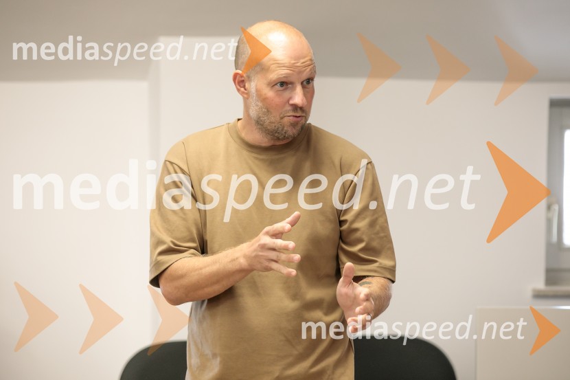 Novinarska konferenca Žana Kranjca in trenerja Mihe Verdnika