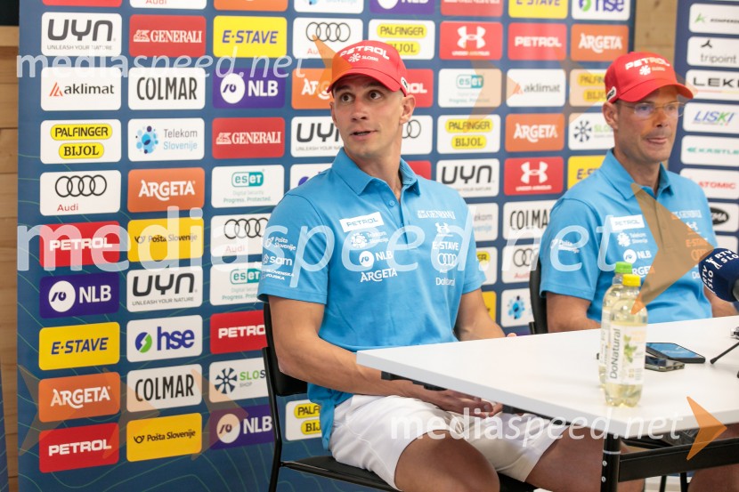  Žan Kranjec, smučar;  Miha Verdnik, vodja panoge za alpsko smučanje na SZSNovinarska konferenca Žana Kranjca in trenerja Mihe Verdnika