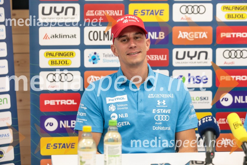  Žan Kranjec, smučarNovinarska konferenca Žana Kranjca in trenerja Mihe Verdnika