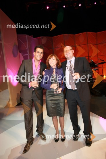 Domen Kumer, zmagovalec 40. Festivala narečne popevke 2009,  Metka Ravnjak Jauk, avtorica besedila zmagovalne skladbe in Boris Rošker, avtor glasbe zmagovalne skladbe40. Festival narečnih popevk 2009