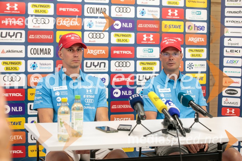  Žan Kranjec, smučar;  Miha Verdnik, vodja panoge za alpsko smučanje na SZSNovinarska konferenca Žana Kranjca in trenerja Mihe Verdnika