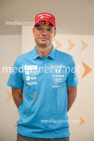  Miha Verdnik, vodja panoge za alpsko smučanje na SZSNovinarska konferenca Žana Kranjca in trenerja Mihe Verdnika