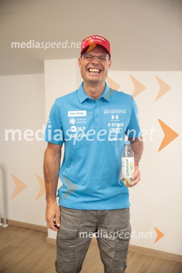  Miha Verdnik, vodja panoge za alpsko smučanje na SZSNovinarska konferenca Žana Kranjca in trenerja Mihe Verdnika