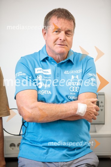  Matjaž Šarabon, vodja panoge za alpsko smučanjeNovinarska konferenca Žana Kranjca in trenerja Mihe Verdnika