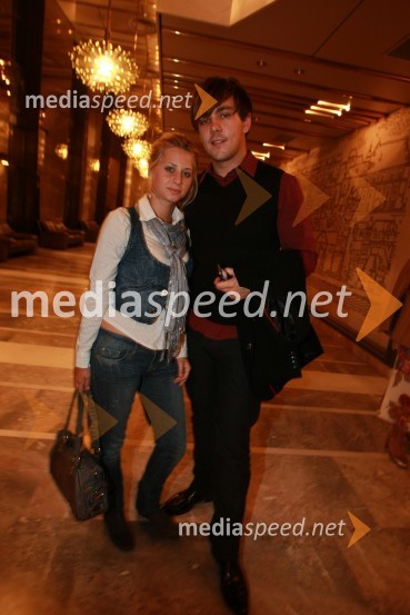 Marjetka Jurkovnik in Aleš Vovk - Raay, člana skupine Tangels40. Festival narečnih popevk 2009