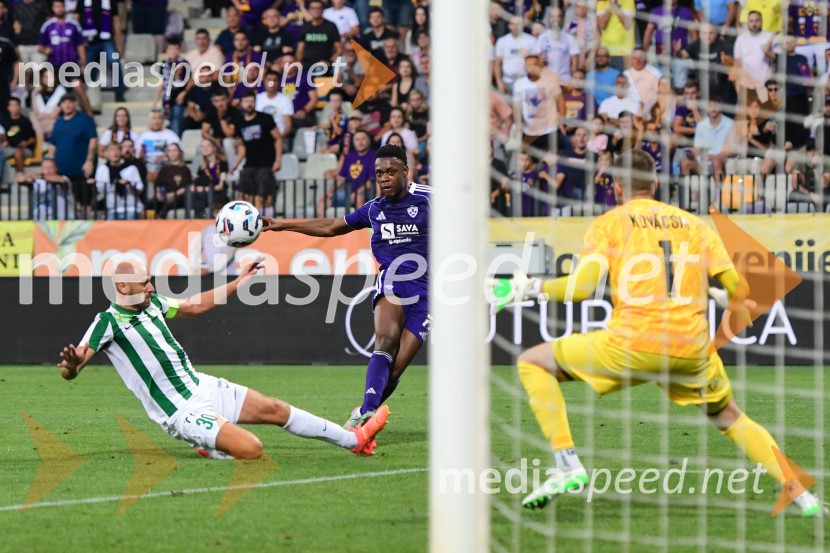 Maribor : Paks, nogomet