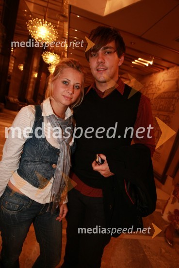 Marjetka Jurkovnik in Aleš Vovk - Raay, člana skupine Tangels40. Festival narečnih popevk 2009