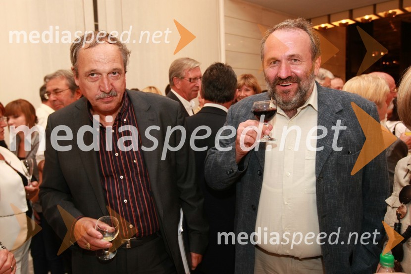 Tomaž Habe, član strokovne žirije za glasbo in Anton Petelinšek, radijec40. Festival narečnih popevk 2009