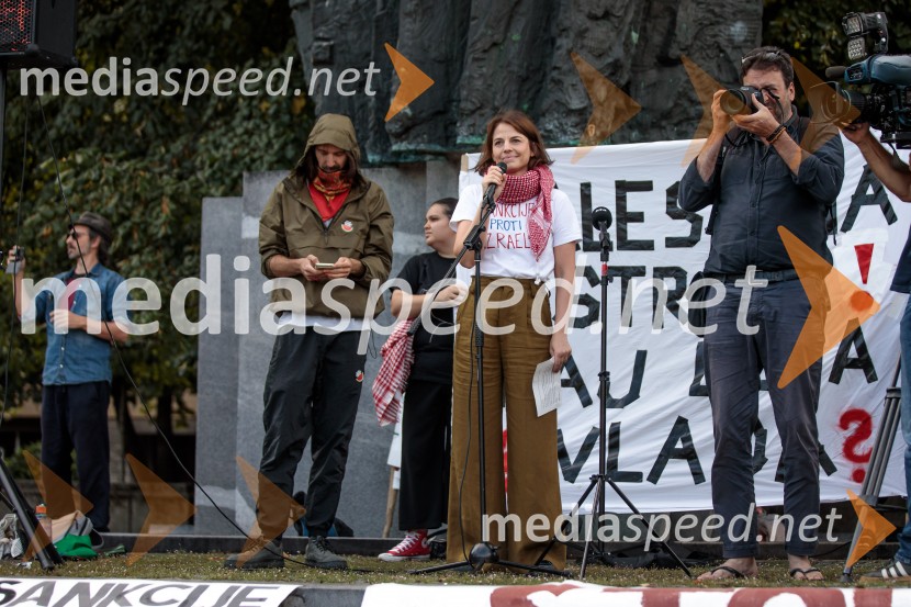  Zala Primc, aktivistkaProtest civilne družbe Gaza strada, kaj dela vlada!?