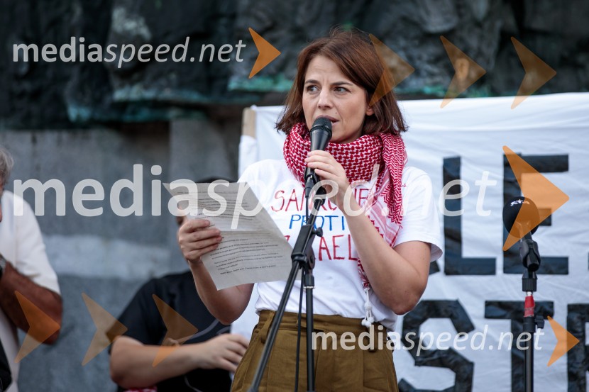  Zala Primc, aktivistkaProtest civilne družbe Gaza strada, kaj dela vlada!?