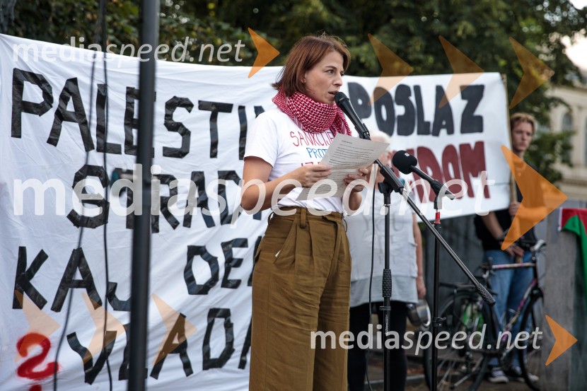  Zala Primc, aktivistkaProtest civilne družbe Gaza strada, kaj dela vlada!?