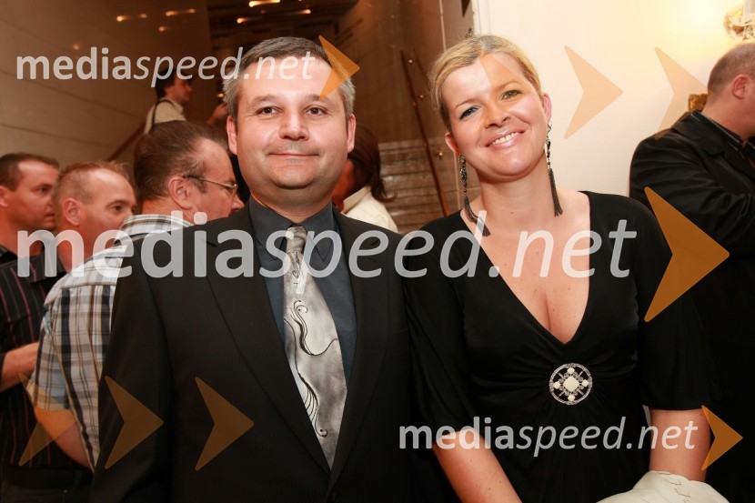 Milica Simonič Steiner, direktorica Mestne uprave Maribor s spremljevalcem40. Festival narečnih popevk 2009