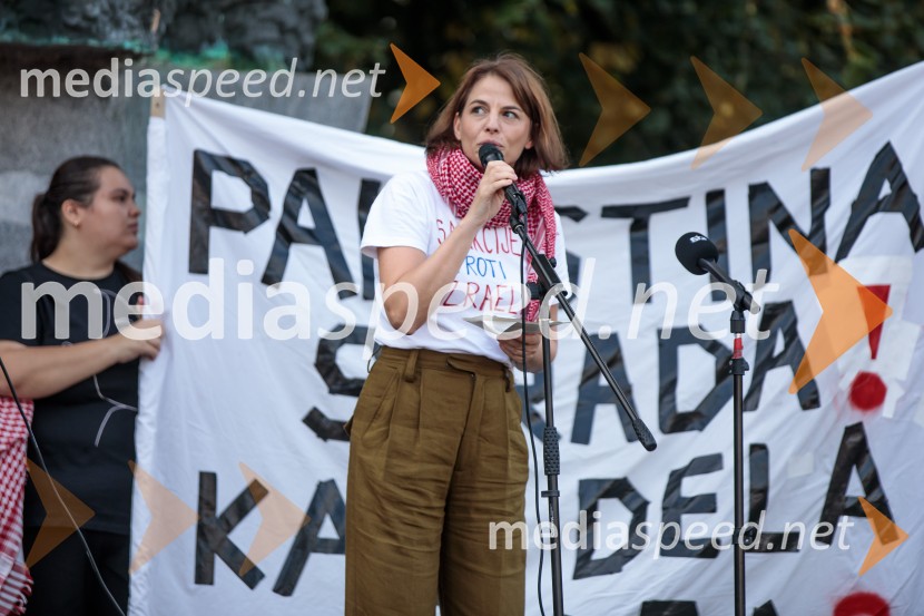  Zala Primc, aktivistkaProtest civilne družbe Gaza strada, kaj dela vlada!?