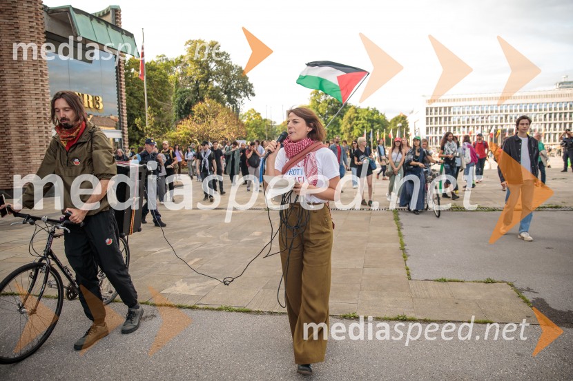  Zala Primc, aktivistkaProtest civilne družbe Gaza strada, kaj dela vlada!?