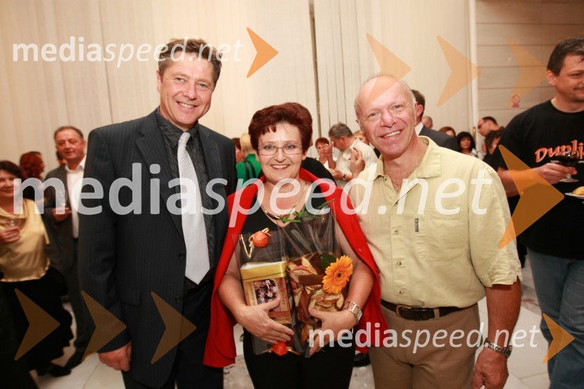 Mitja Ferenc, član skupine Prifarski muzikanti, mag. Polona Pivec, odgovorna urednica TV Maribor in ...40. Festival narečnih popevk 2009