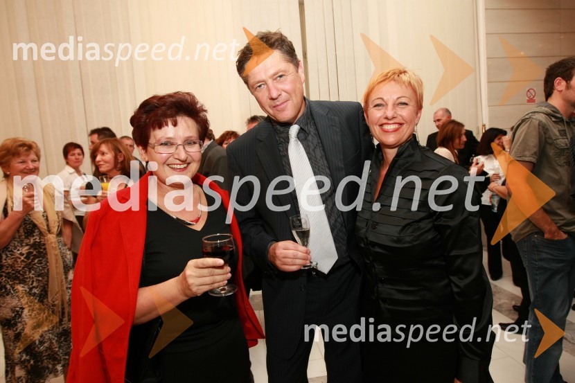 Mag. Polona Pivec, odgovorna urednica TV Maribor ter  	Rosvita Pesek, novinarka TV Slovenija in spremljevalec Mitja Ferenc, član skupine Prifarski muzikanti40. Festival narečnih popevk 2009