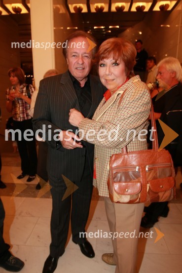 Alfi Nipič in Lidija Kodrič, pevca40. Festival narečnih popevk 2009