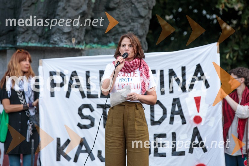  Zala Primc, aktivistkaProtest civilne družbe Gaza strada, kaj dela vlada!?