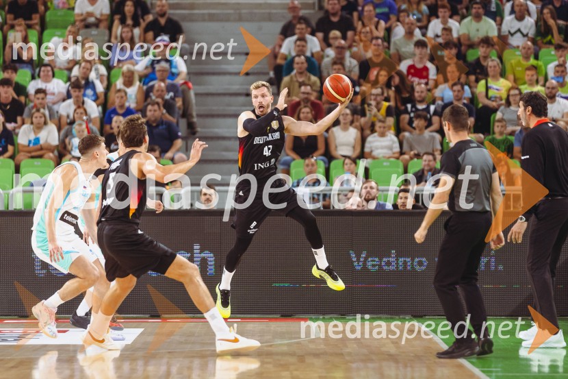 Slovenija : Nemčija, Košarka